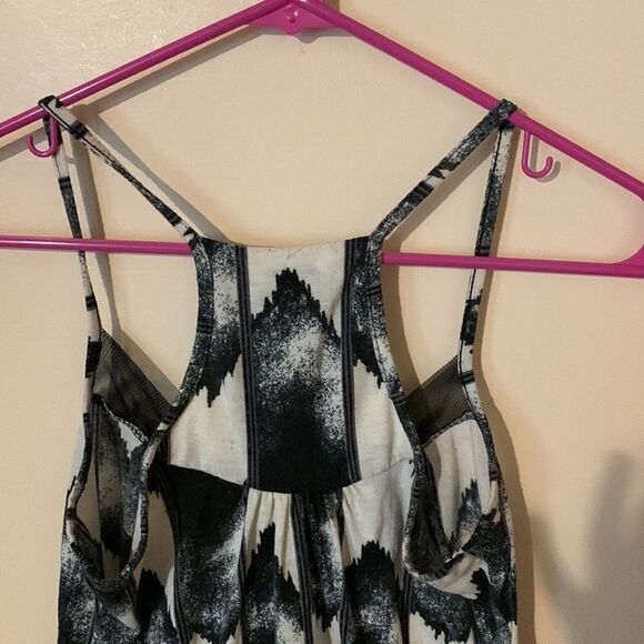 Silence and noise abstract tank top - Picture 6 of 7